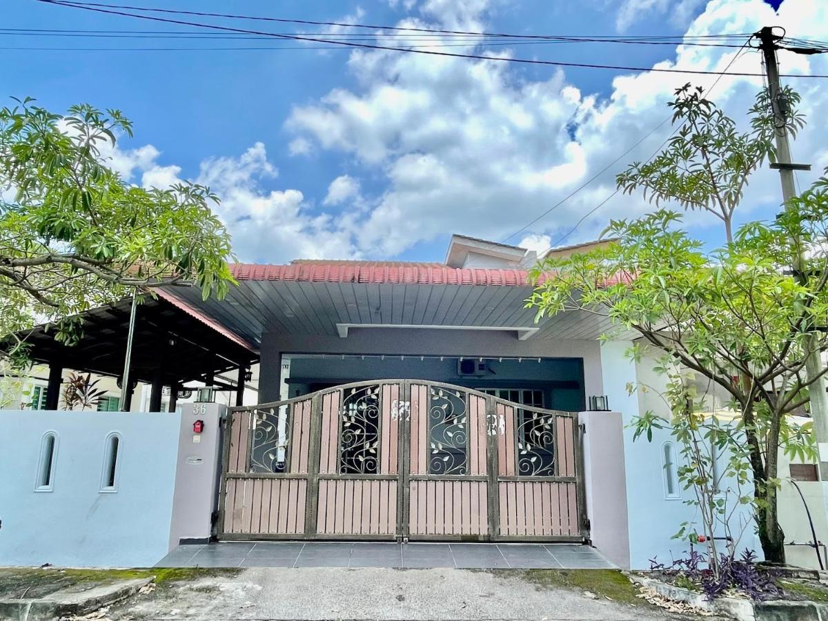 Comfort 36 Entire House At Alma Bukit Mertajam Esterno foto