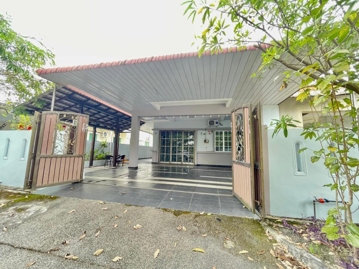 Comfort 36 Entire House At Alma Bukit Mertajam Esterno foto